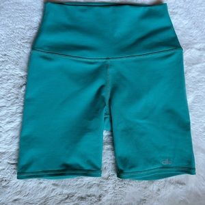 Alo Yoga biker shorts